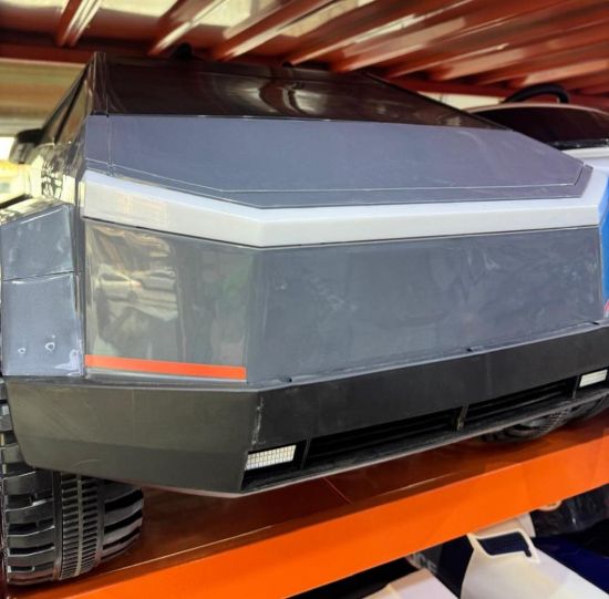 صورة مركبة بيك أب كهربائية للأطفال بتصميم سايبر تراك